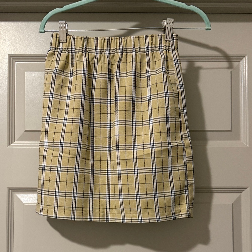 Elegant Checkered Mini Skirt in Yellow